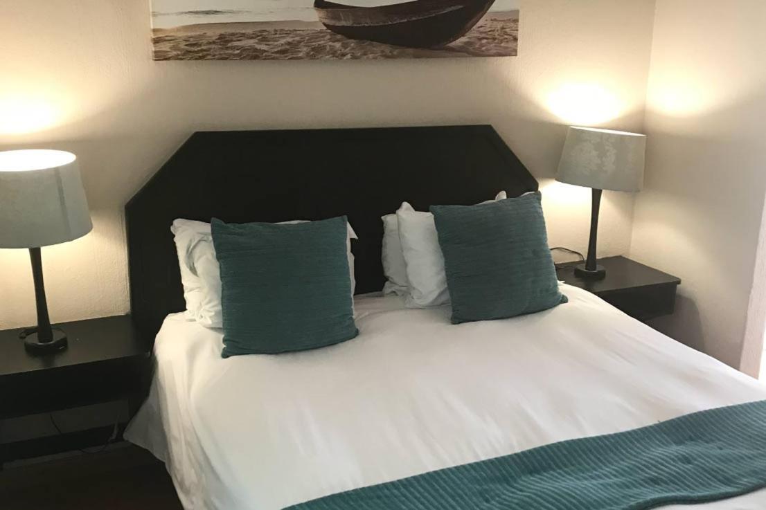 Daisy St -One Bedroom Apartment Йоханнесбург Экстерьер фото